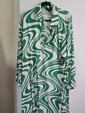 Green and White Swirl Button-Up Tunic Dress